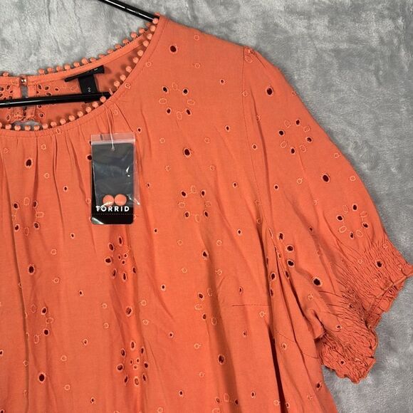 NWT New Torrid Coral Eyelet Crew Neck Cutout Open Back Blouse Top Size 2 - Picture 3 of 9